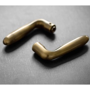 Maçaneta Porta Interna com Roseta Redonda Antique Brass| Altero Casa