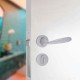 Maçaneta Porta Banheiro com Roseta Redonda Cromo Acetinado| Altero Casa
