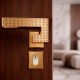 Maçaneta para Porta Externa em ouro com Strass Altero Casa MA134Q1-E2