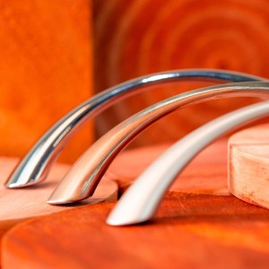 Puxador para Móveis Alça Curvado Prata Fosca 128mm