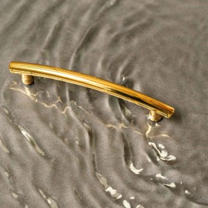 Puxador para Móveis Curvado Dourado 96mm